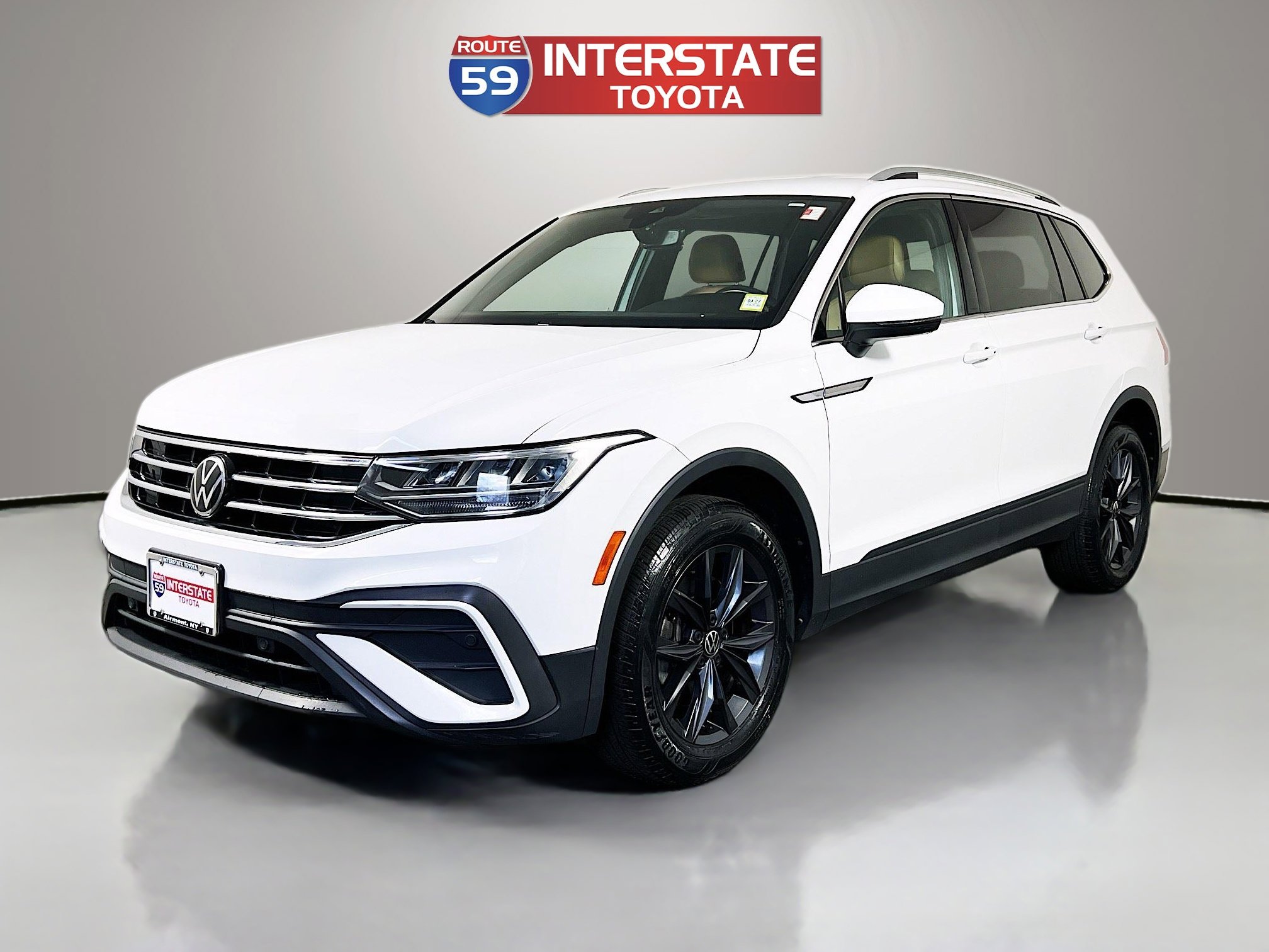 Used 2022 Volkswagen Tiguan SE AWD/4WD image 3