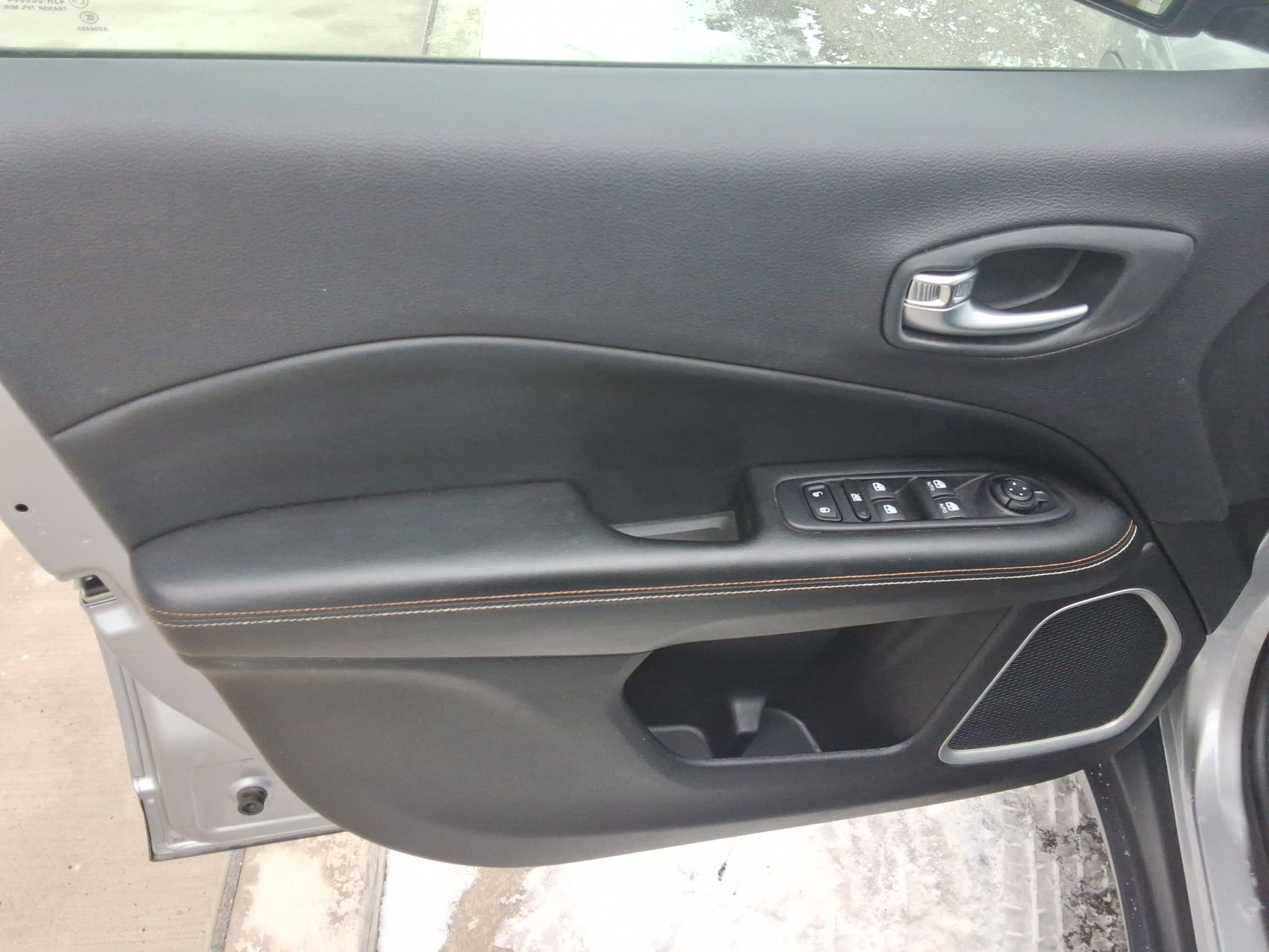 Used 2018 Jeep Compass Latitude w/ Popular Equipment Group image 21