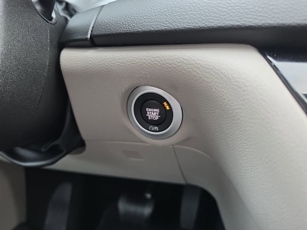Used 2024 Chrysler Pacifica Touring-L FWD image 19