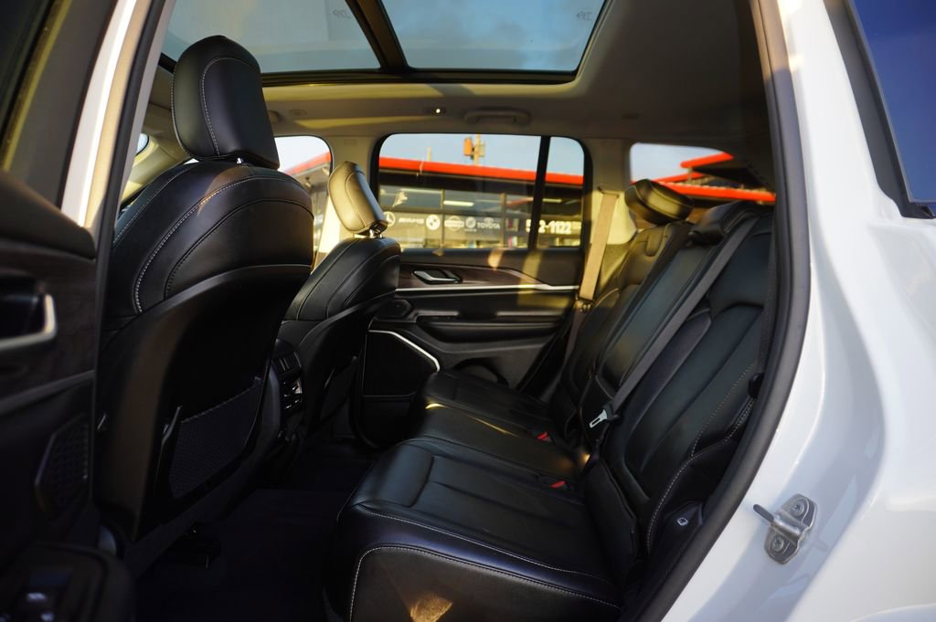 Used 2022 Jeep Grand Cherokee Limited 4xe image 23