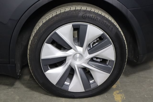 Used 2024 Tesla Model Y Long Range RWD image 39