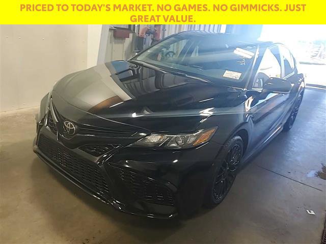 Used 2024 Toyota Camry SE w/ Convenience Package FWD image 1