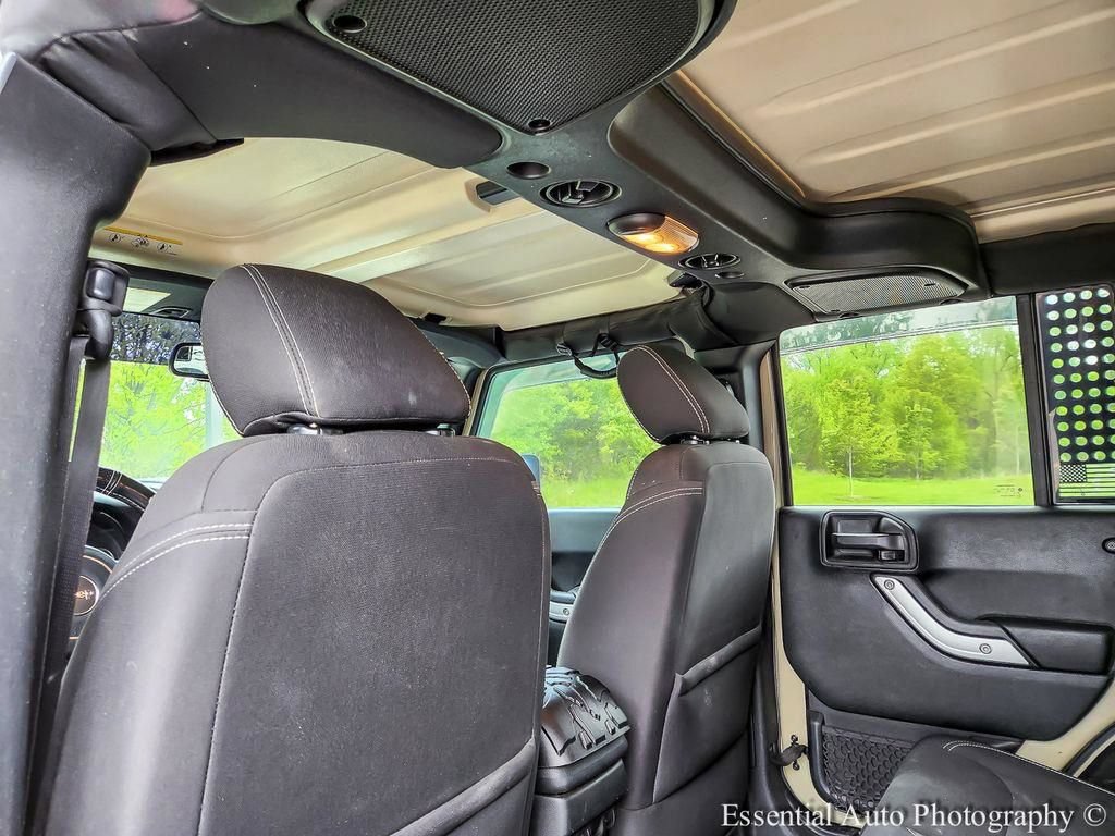 Used 2017 Jeep Wrangler Unlimited Sahara w/ Connectivity Group AWD/4WD image 11