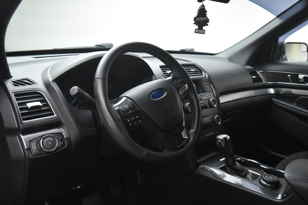Used 2019 Ford Explorer XLT AWD/4WD image 9