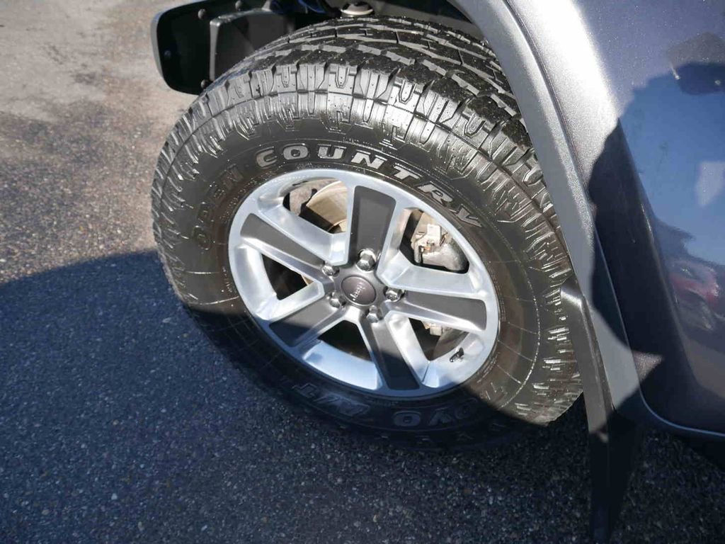 Used 2018 Jeep Wrangler Unlimited Sahara image 11