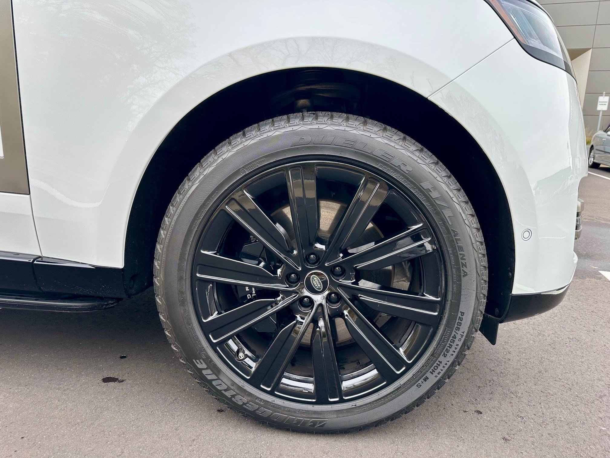 Used 2023 Land Rover Range Rover SE image 4