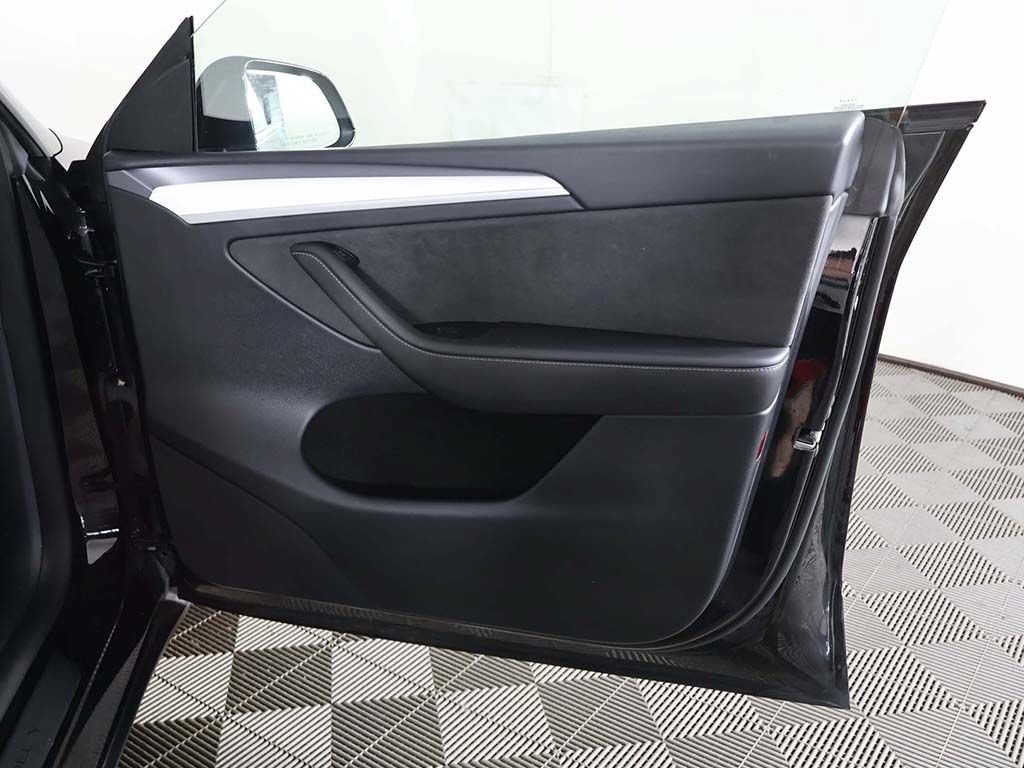 Used 2024 Tesla Model Y Performance AWD/4WD image 24