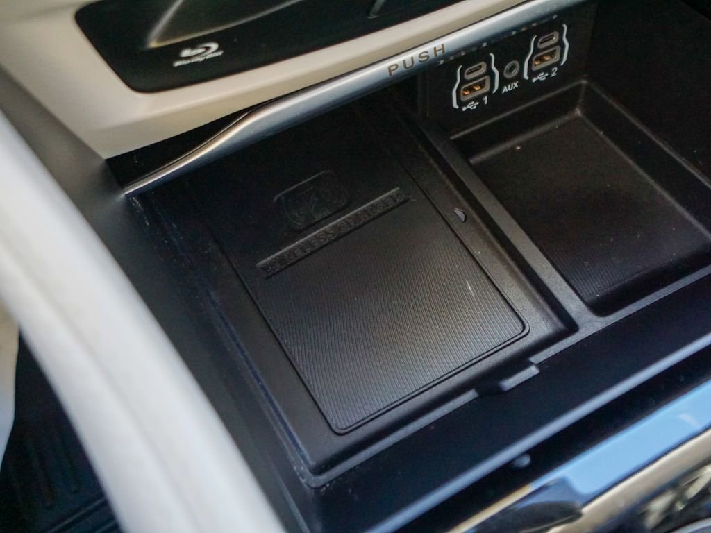 Used 2021 Chrysler Pacifica Limited w/ Uconnect Theater Family Group image 30