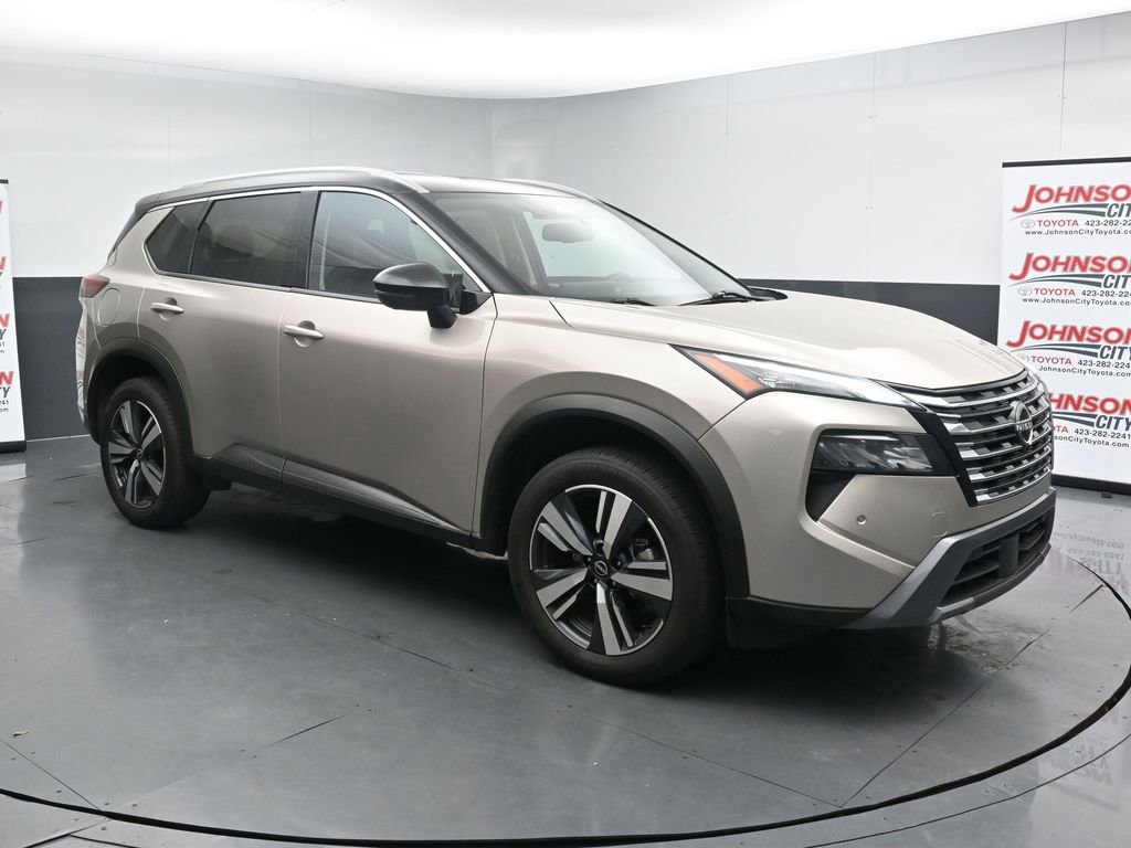 Used 2024 Nissan Rogue SL image 2