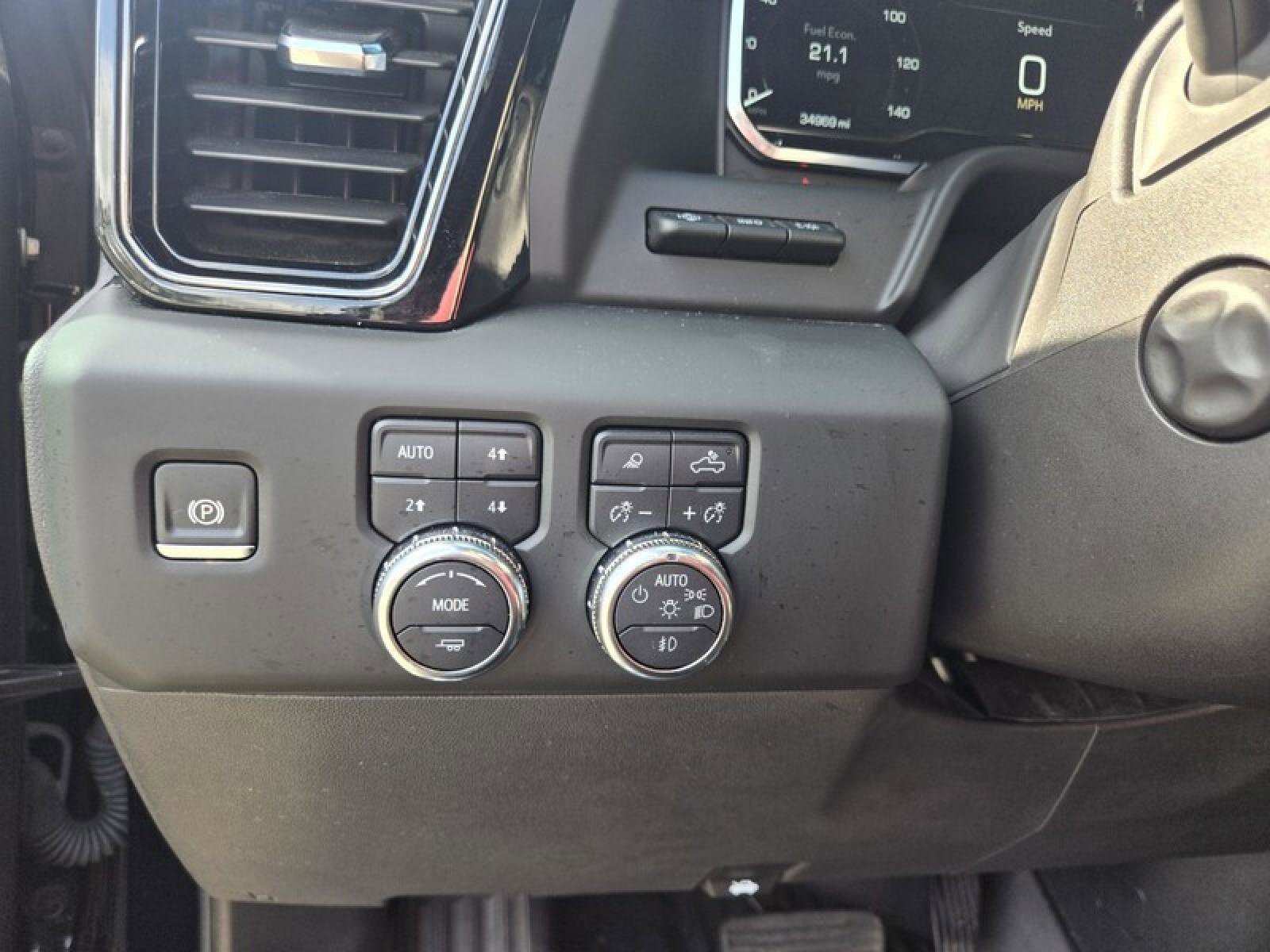 Used 2024 GMC Sierra 1500 AT4 w/ Technology Package AWD/4WD image 10