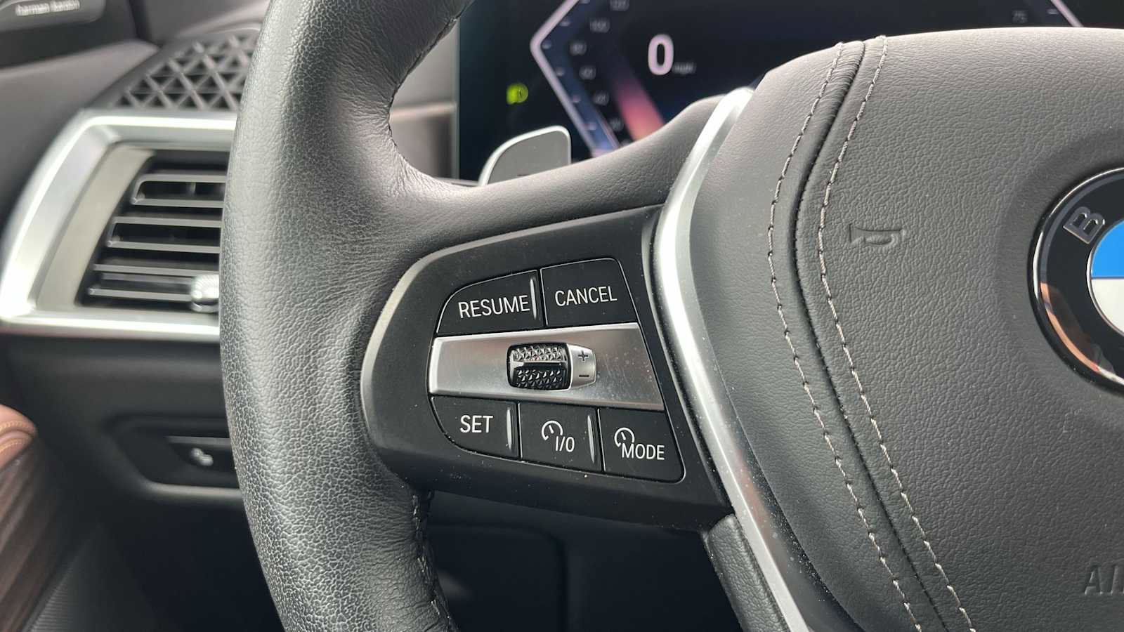 Used 2025 BMW X5 xDrive40i w/ Premium Package AWD/4WD image 38