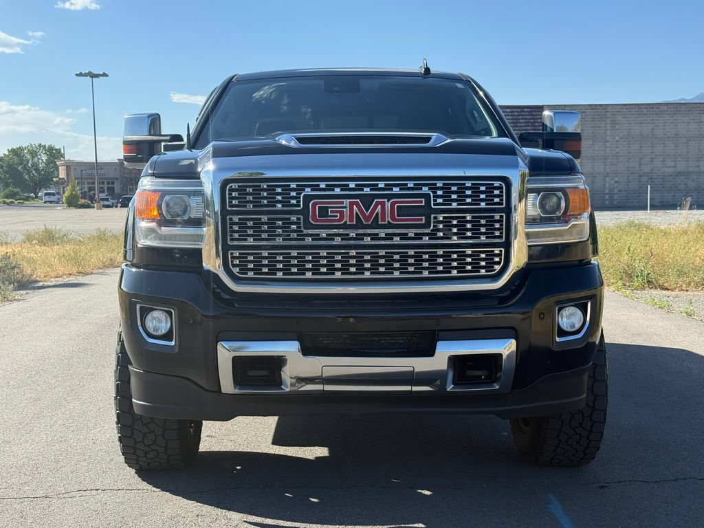 Used 2018 GMC Sierra 3500 Denali w/ Suspension Package, Off-Road AWD/4WD image 5