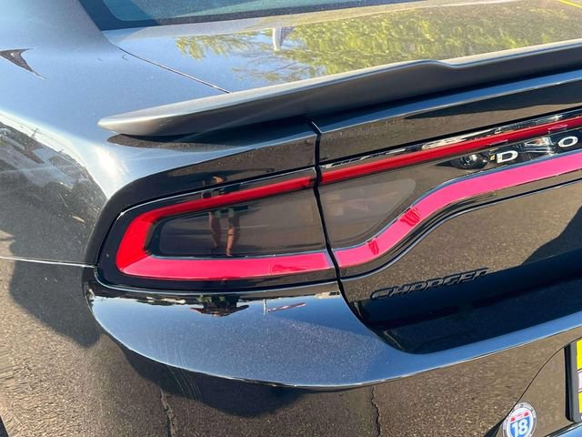 Used 2017 Dodge Charger SXT w/ Blacktop Package RWD image 8