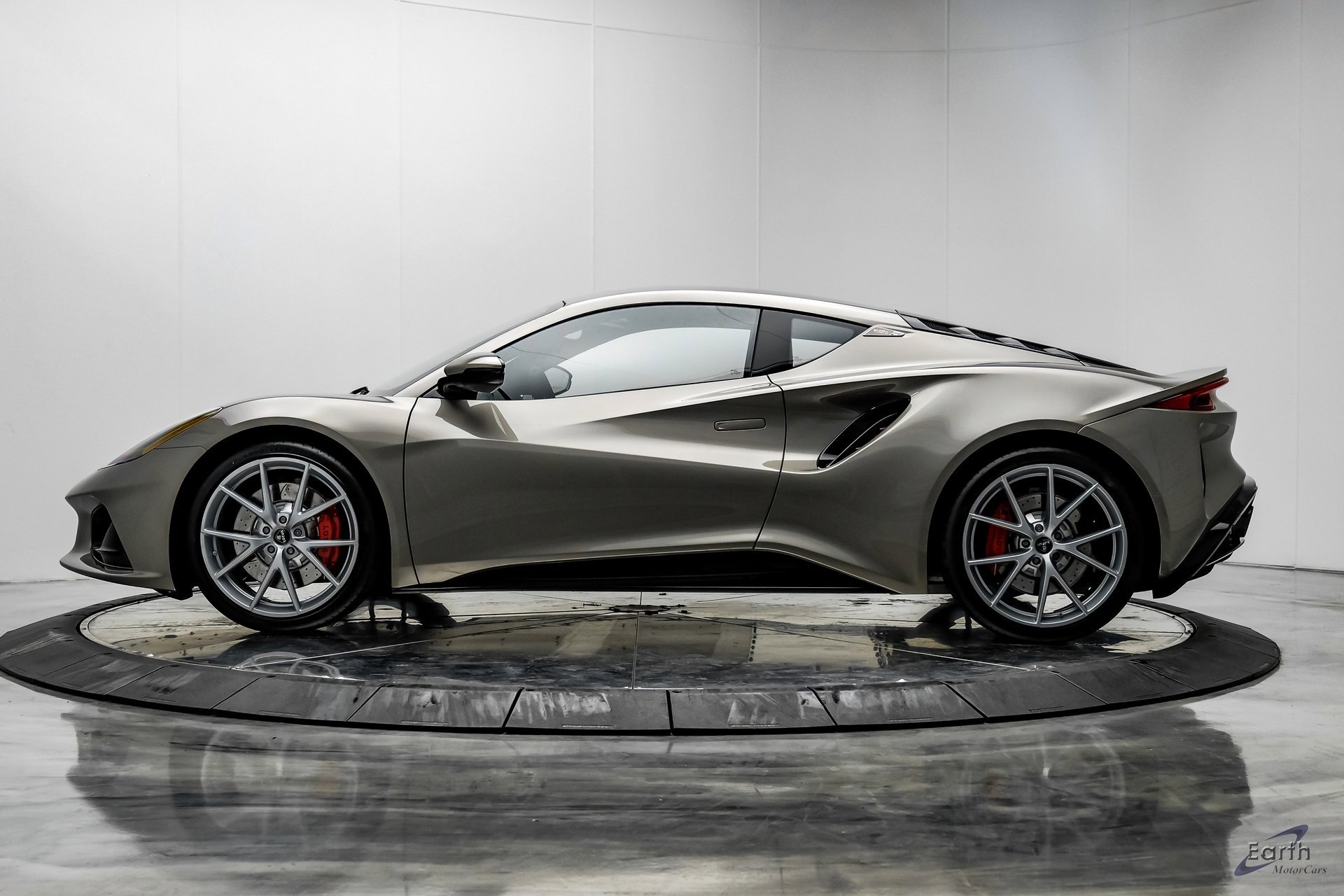 New 2026 Lotus Emira SE image 5