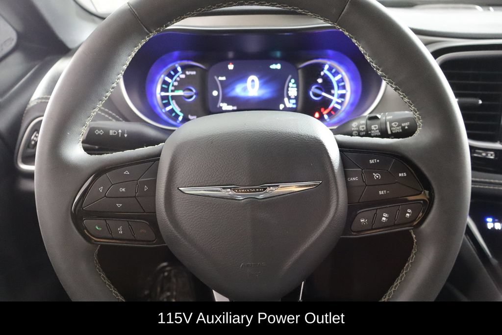 Used 2022 Chrysler Pacifica Limited w/ Uconnect Theater Family Group FWD image 20