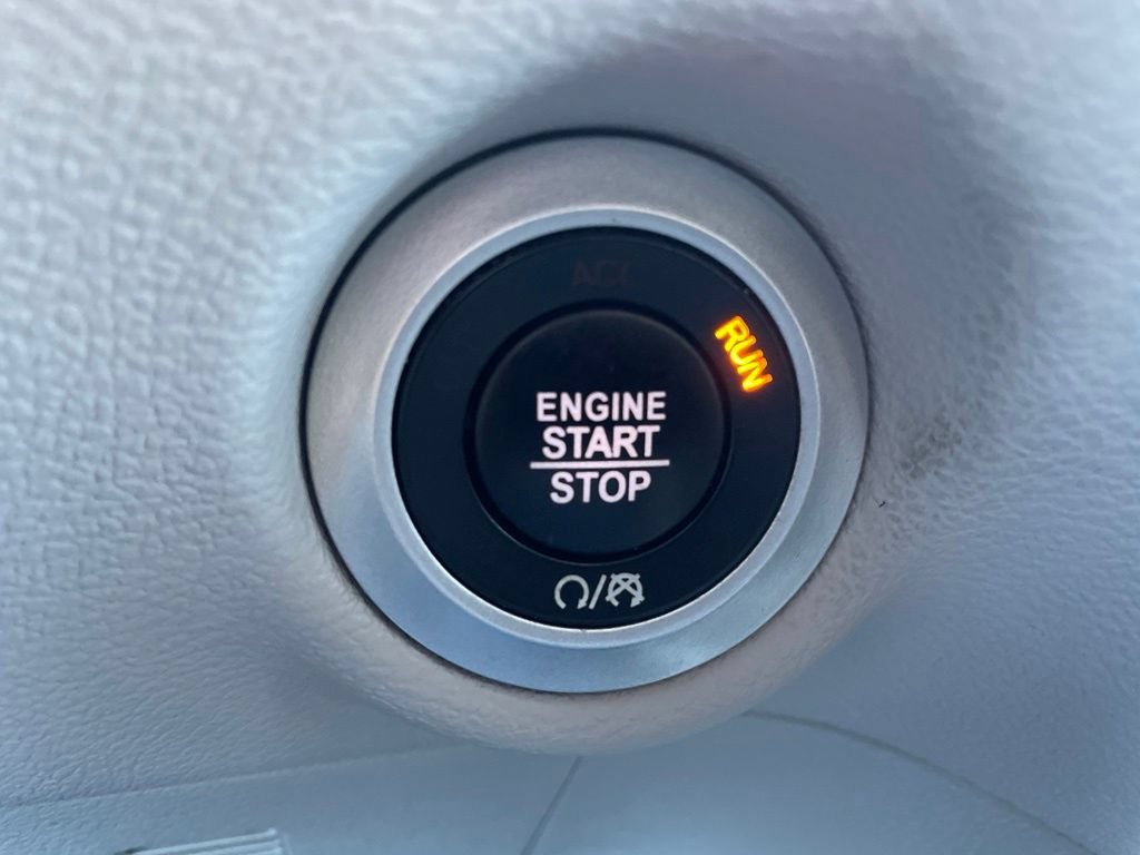 Used 2017 Chrysler Pacifica Touring-L FWD image 22