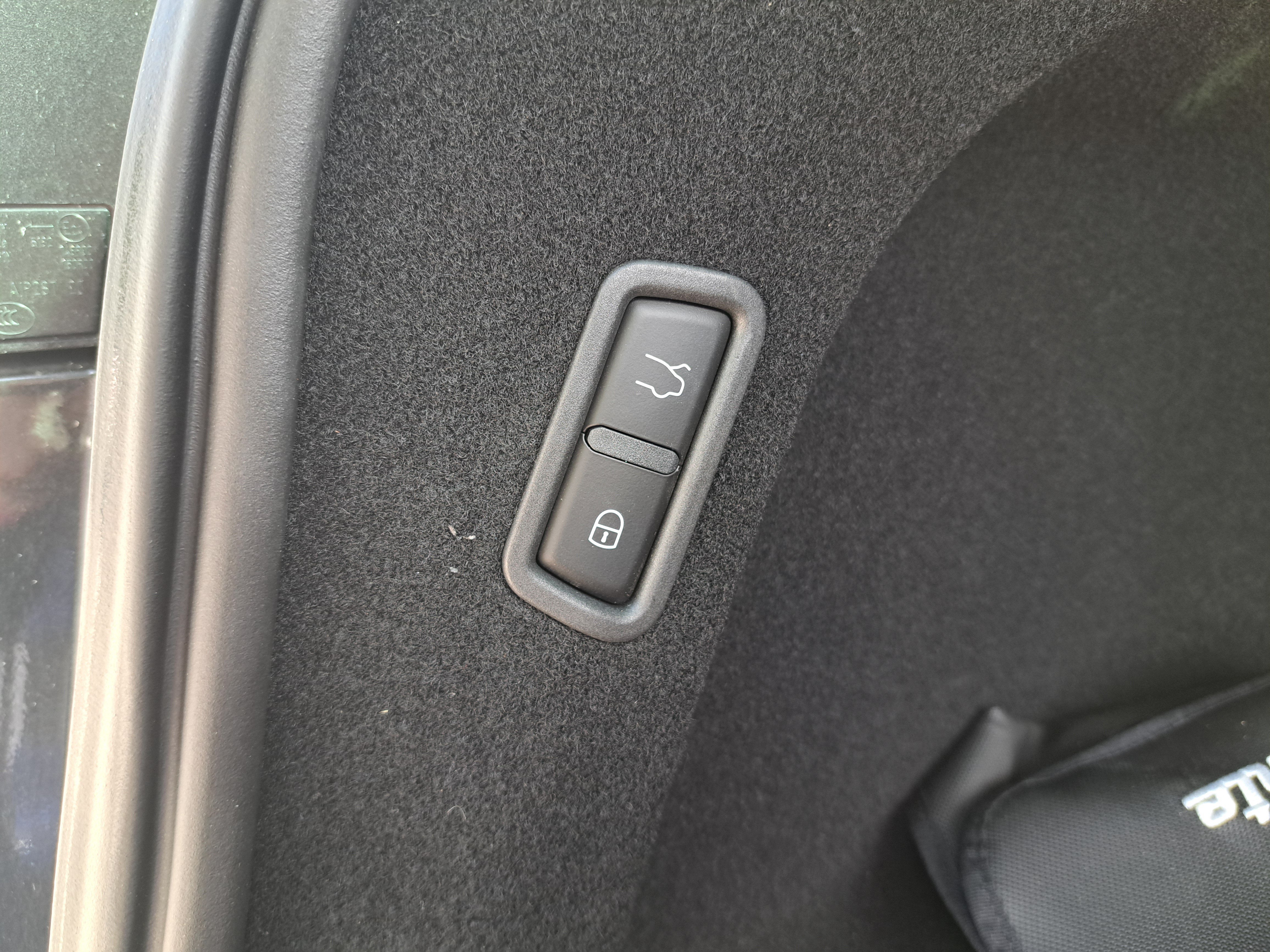 Used 2022 Maserati Levante GT AWD/4WD image 9