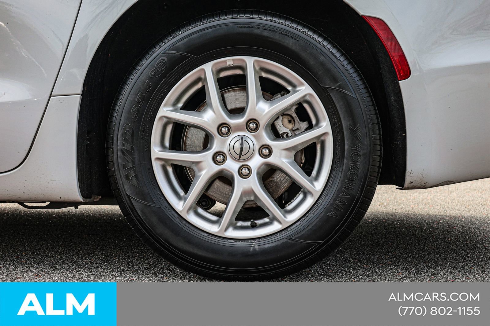 Used 2024 Chrysler Pacifica Touring-L image 17