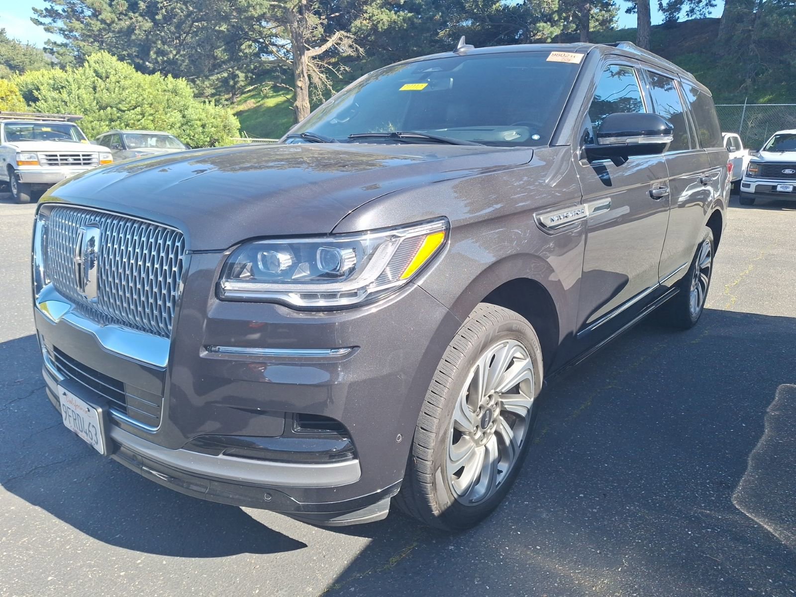 Used 2023 Lincoln Navigator Reserve image 3