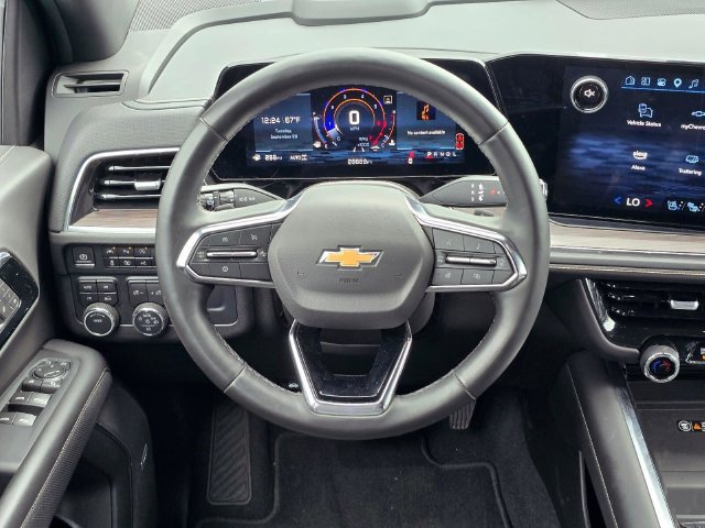 Used 2025 Chevrolet Suburban Premier AWD/4WD image 18