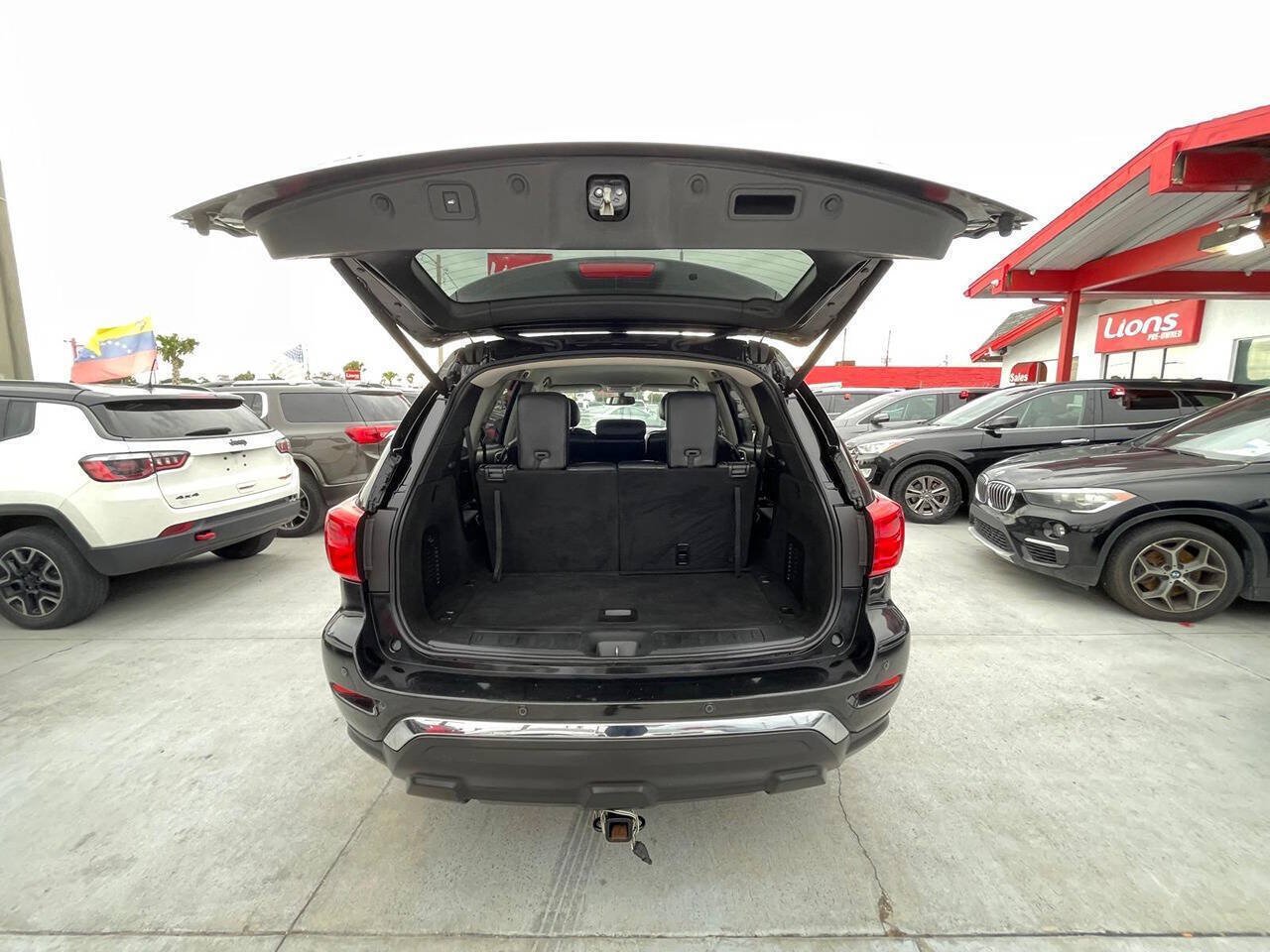Used 2019 Nissan Pathfinder SL AWD/4WD image 13