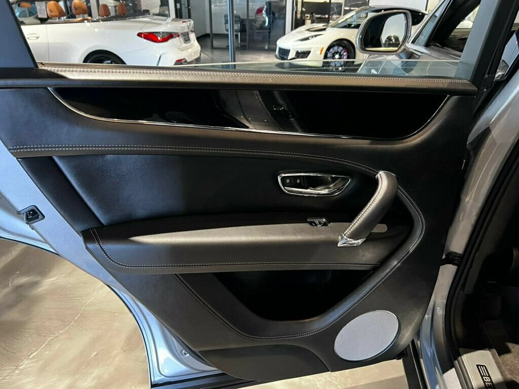 Used 2018 Bentley Bentayga AWD/4WD image 11