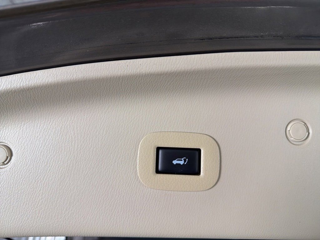 Used 2016 INFINITI QX80 Luxe w/ 22" Wheel Package image 10