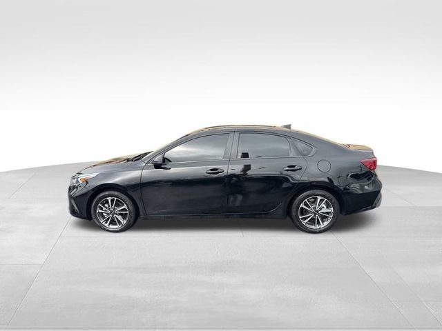 Used 2024 Kia Forte LXS w/ LXS Technology Package FWD image 6