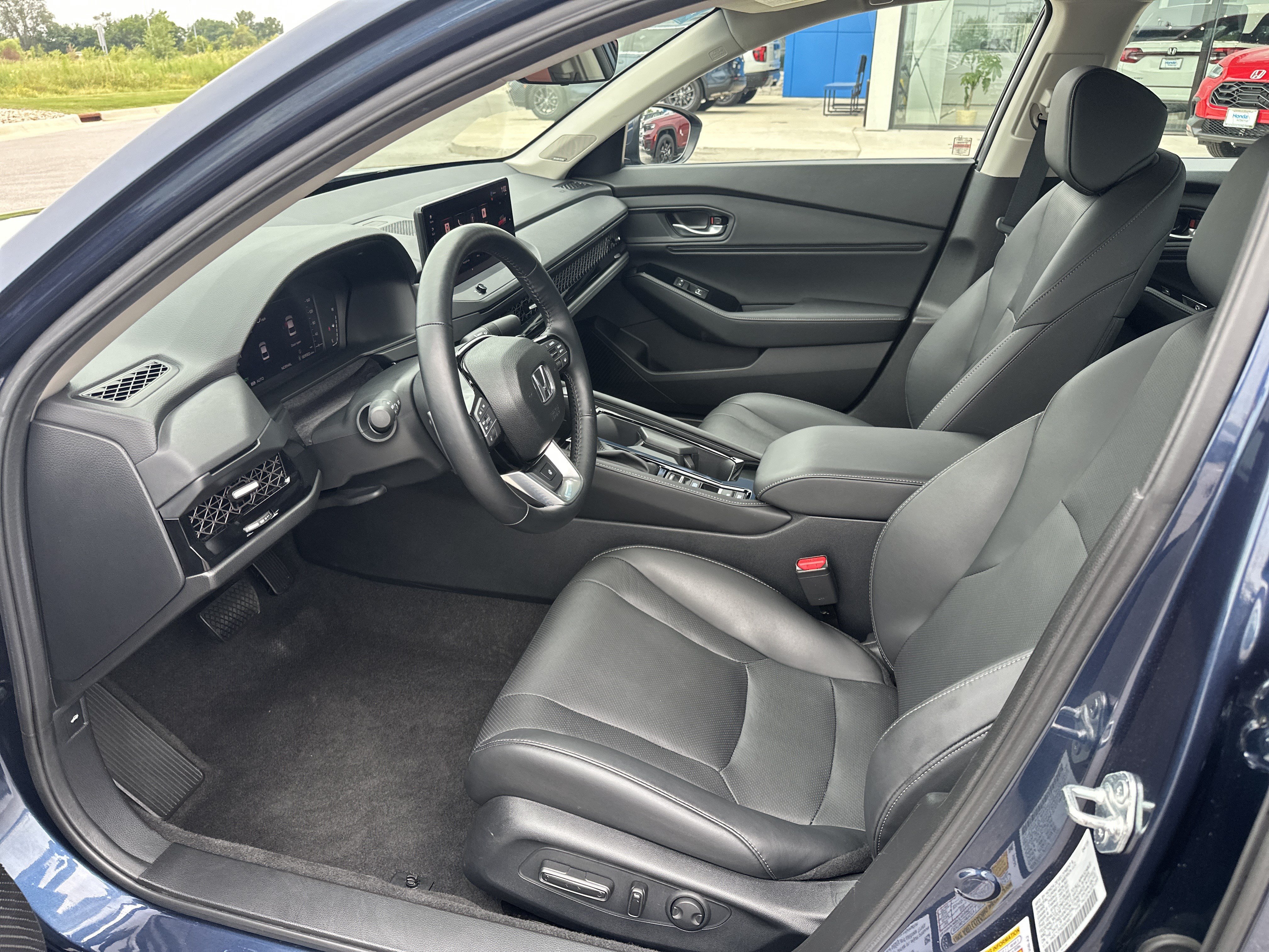 Used 2025 Honda Accord Touring image 9