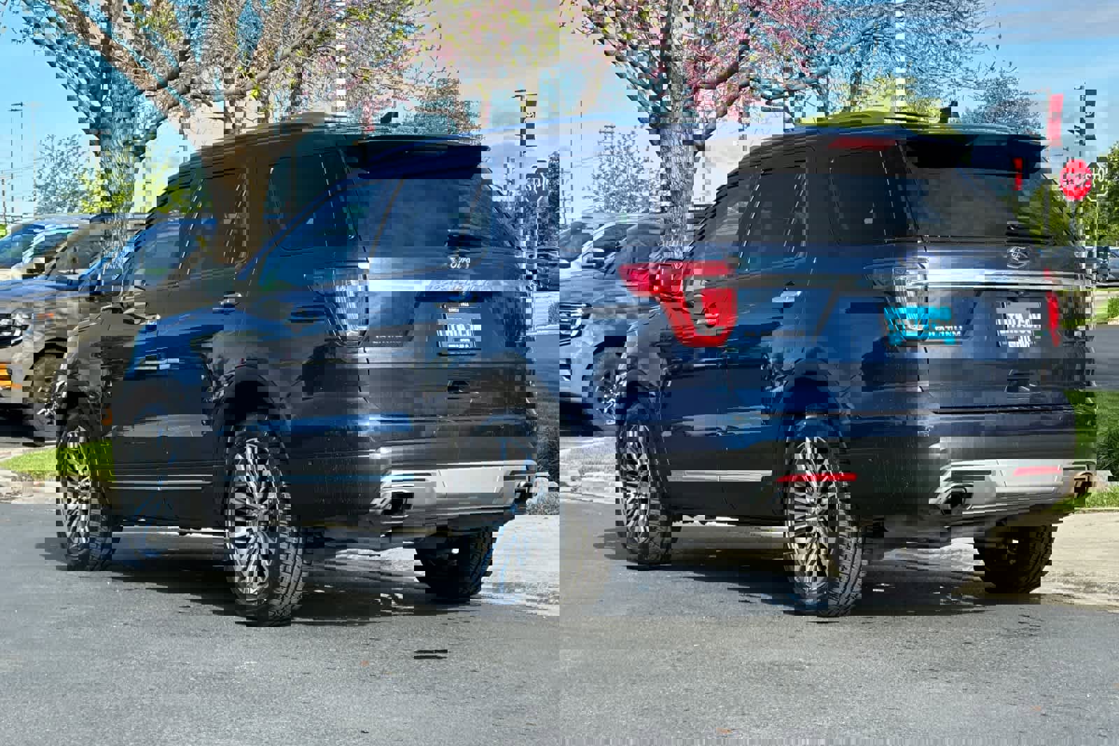 Used 2017 Ford Explorer Platinum image 6