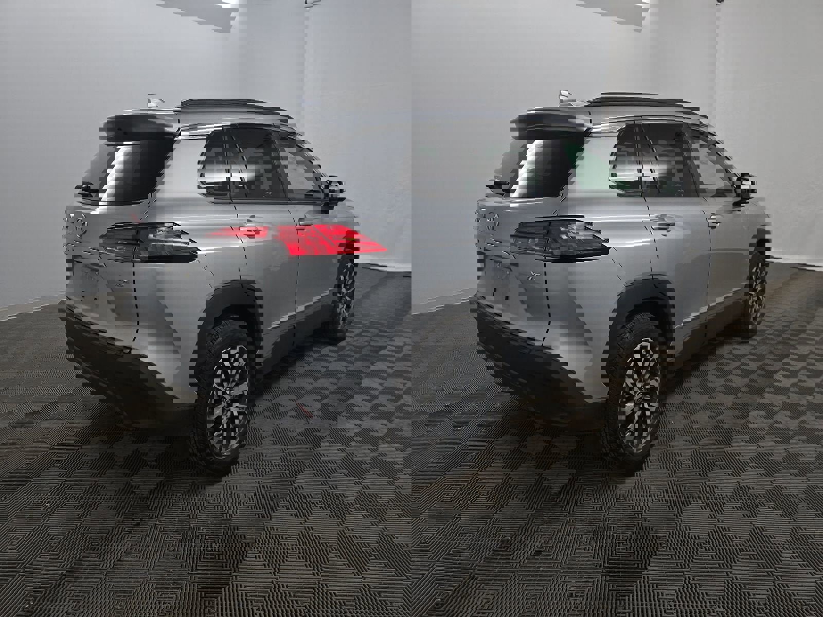 Used 2022 Toyota Corolla Cross XLE w/ Convenience Package image 5