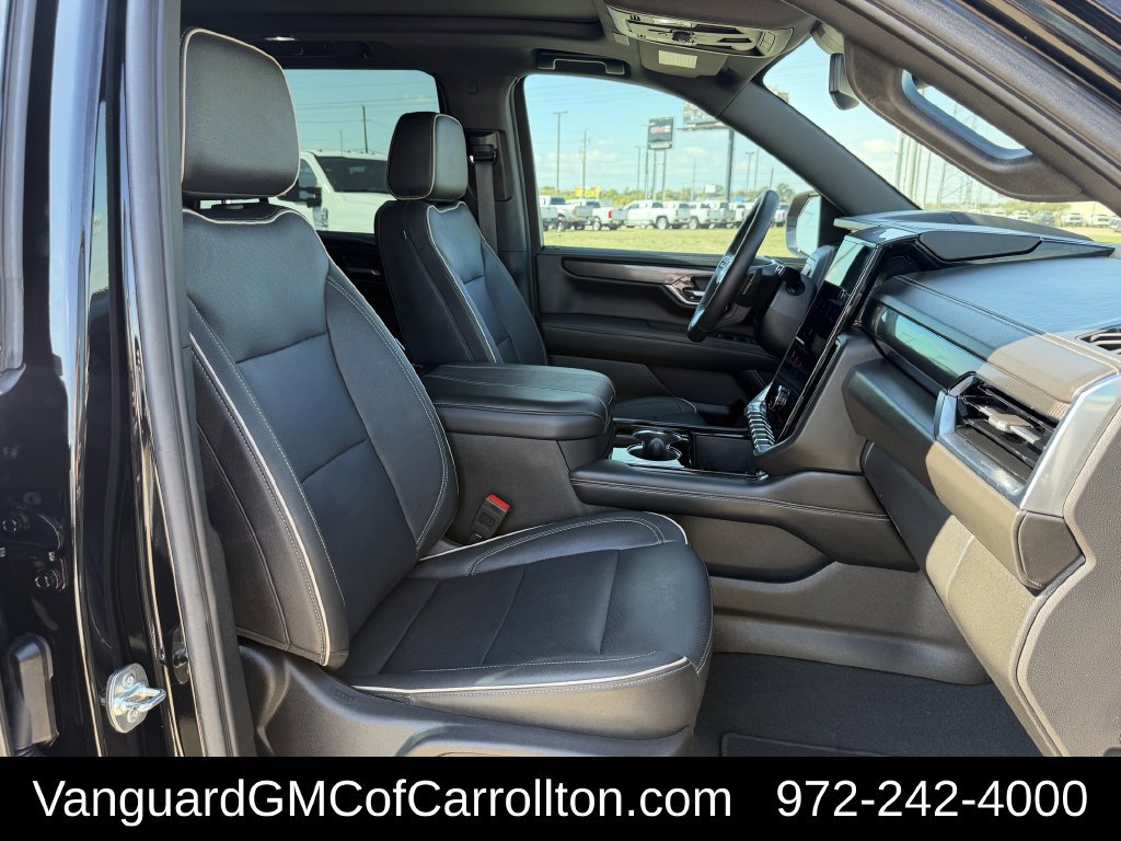 Used 2025 GMC Yukon Elevation w/ LPO, Yukon Black Package AWD/4WD image 33