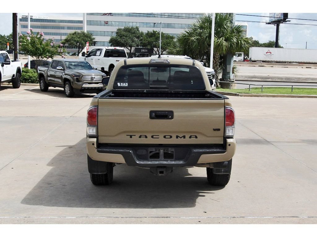 Used 2020 Toyota Tacoma TRD Off-Road w/ Technology Package AWD/4WD image 5
