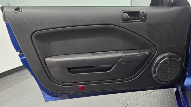 Used 2006 Ford Mustang GT RWD image 10