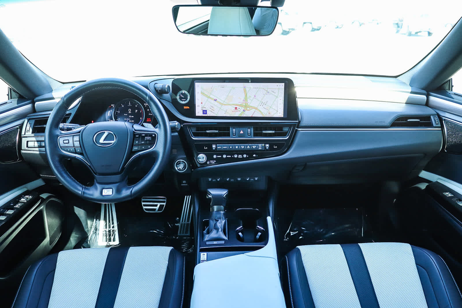 Used 2024 Lexus ES 350 F Sport w/ Accessory Package (Z2) FWD image 16