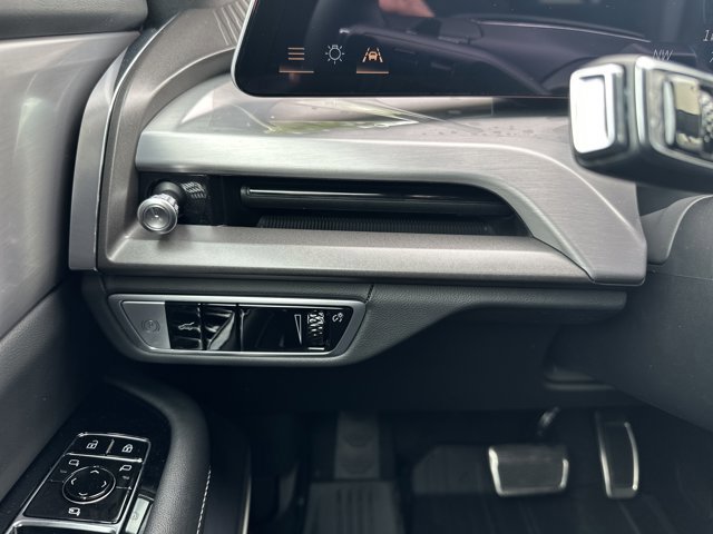 New 2026 Cadillac Vistiq Sport w/ LPO, Floor Liner Package image 15