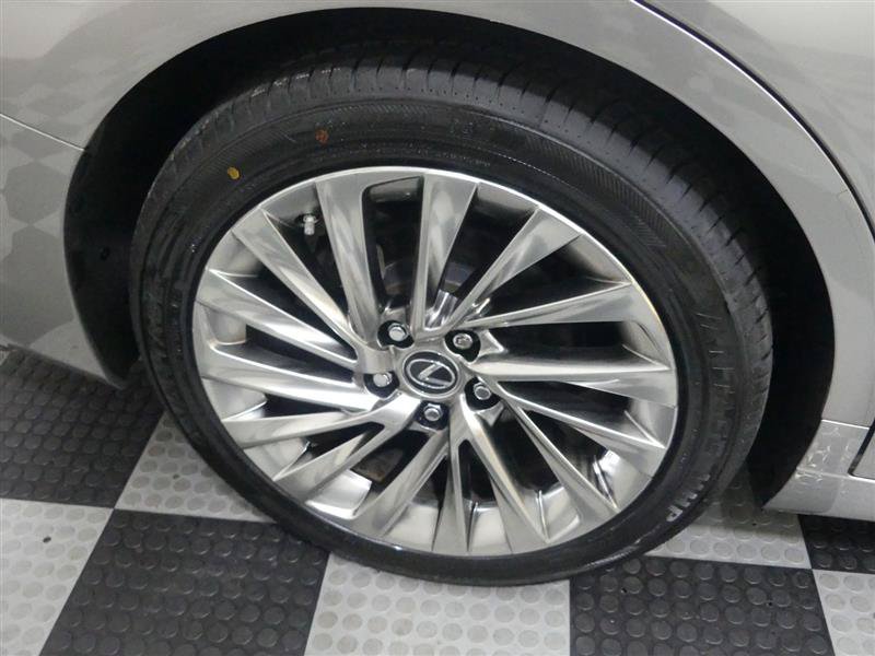 Used 2019 Lexus ES 300h w/ Accessory Package FWD image 17