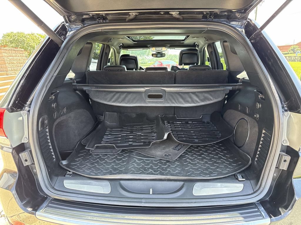 Used 2017 Jeep Grand Cherokee Overland AWD/4WD image 25