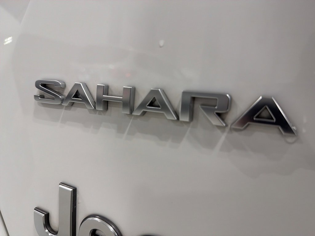 Used 2018 Jeep Wrangler Unlimited Sahara image 9