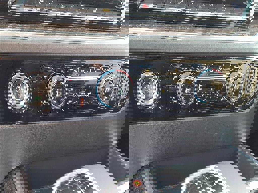 Used 2023 Chevrolet Silverado 1500 LT image 20