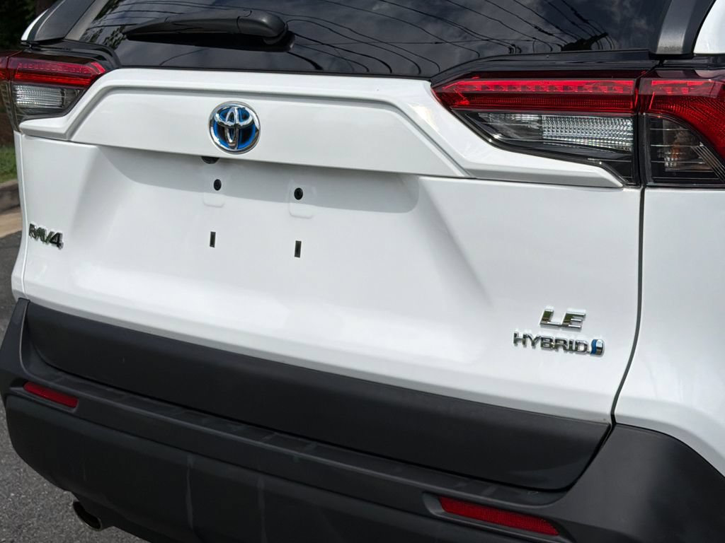 Used 2021 Toyota RAV4 LE AWD/4WD image 5