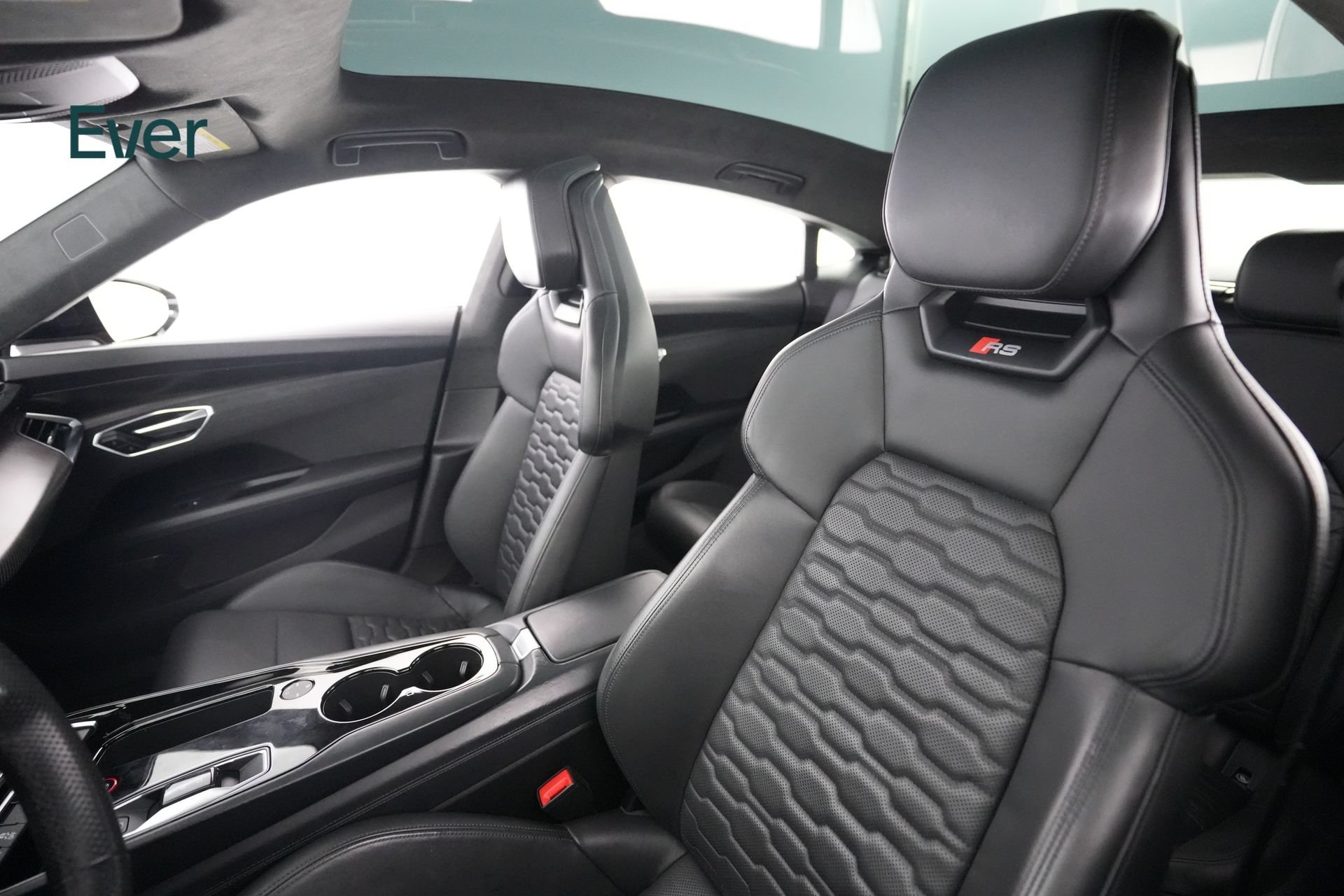Used 2022 Audi RS e-tron GT w/ Carbon Performance Package AWD/4WD image 4