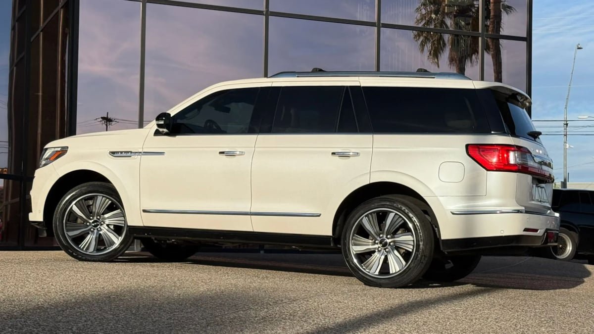 Used 2019 Lincoln Navigator Reserve AWD/4WD image 6