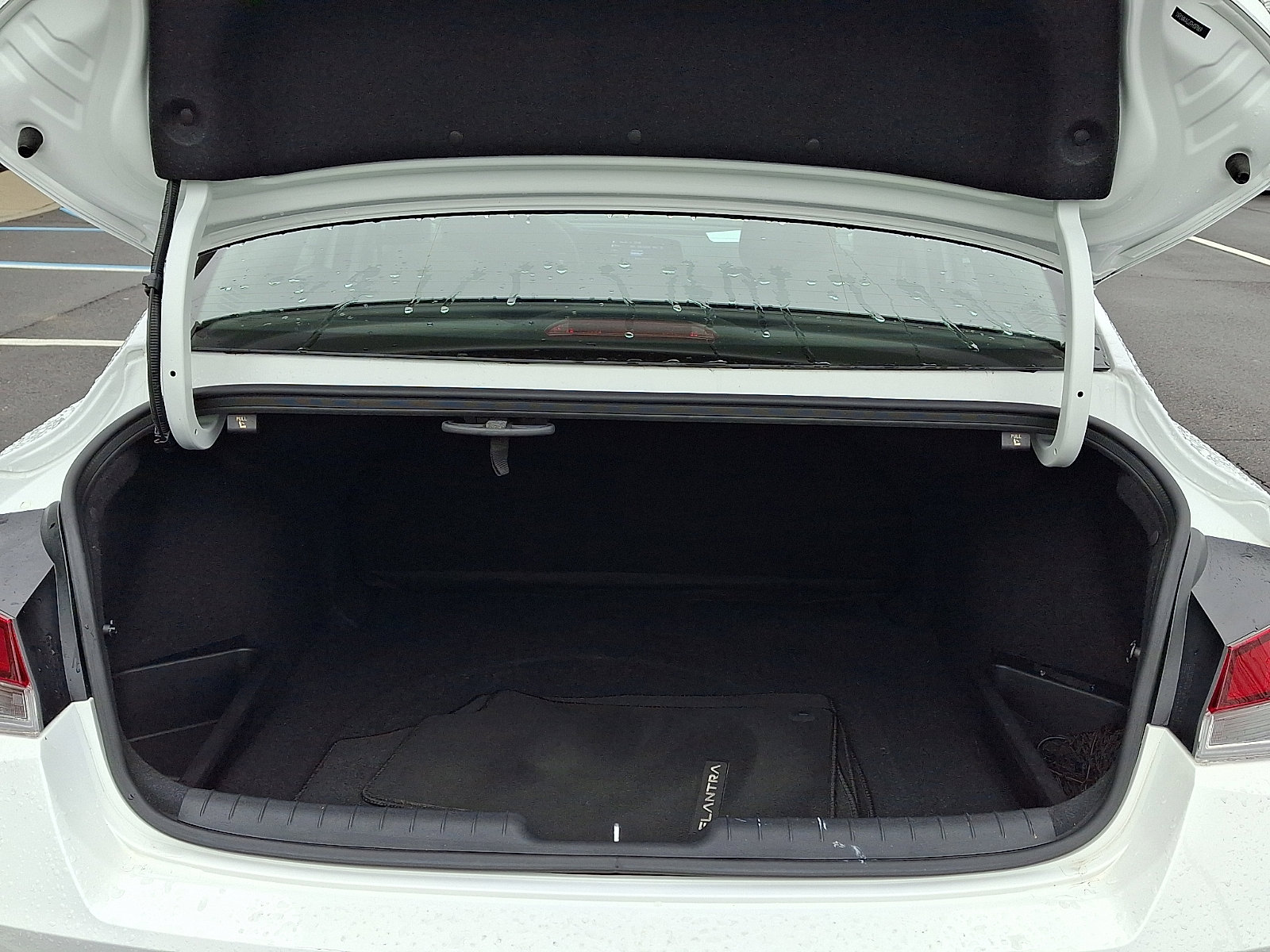 Certified 2023 Hyundai Elantra SEL w/ Preferred Accessory Package image 28