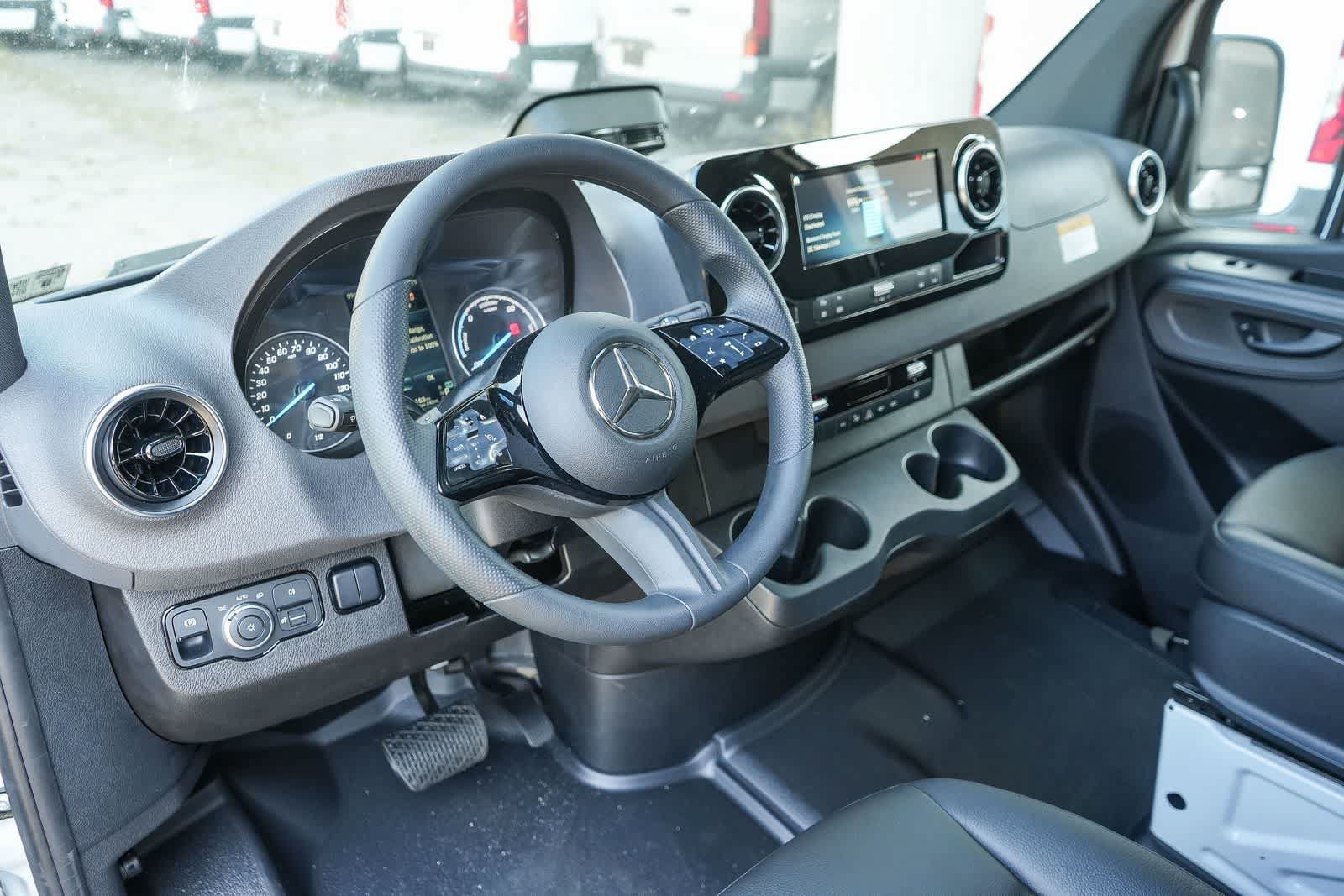 New 2025 Mercedes-Benz eSprinter 170 Cargo image 14
