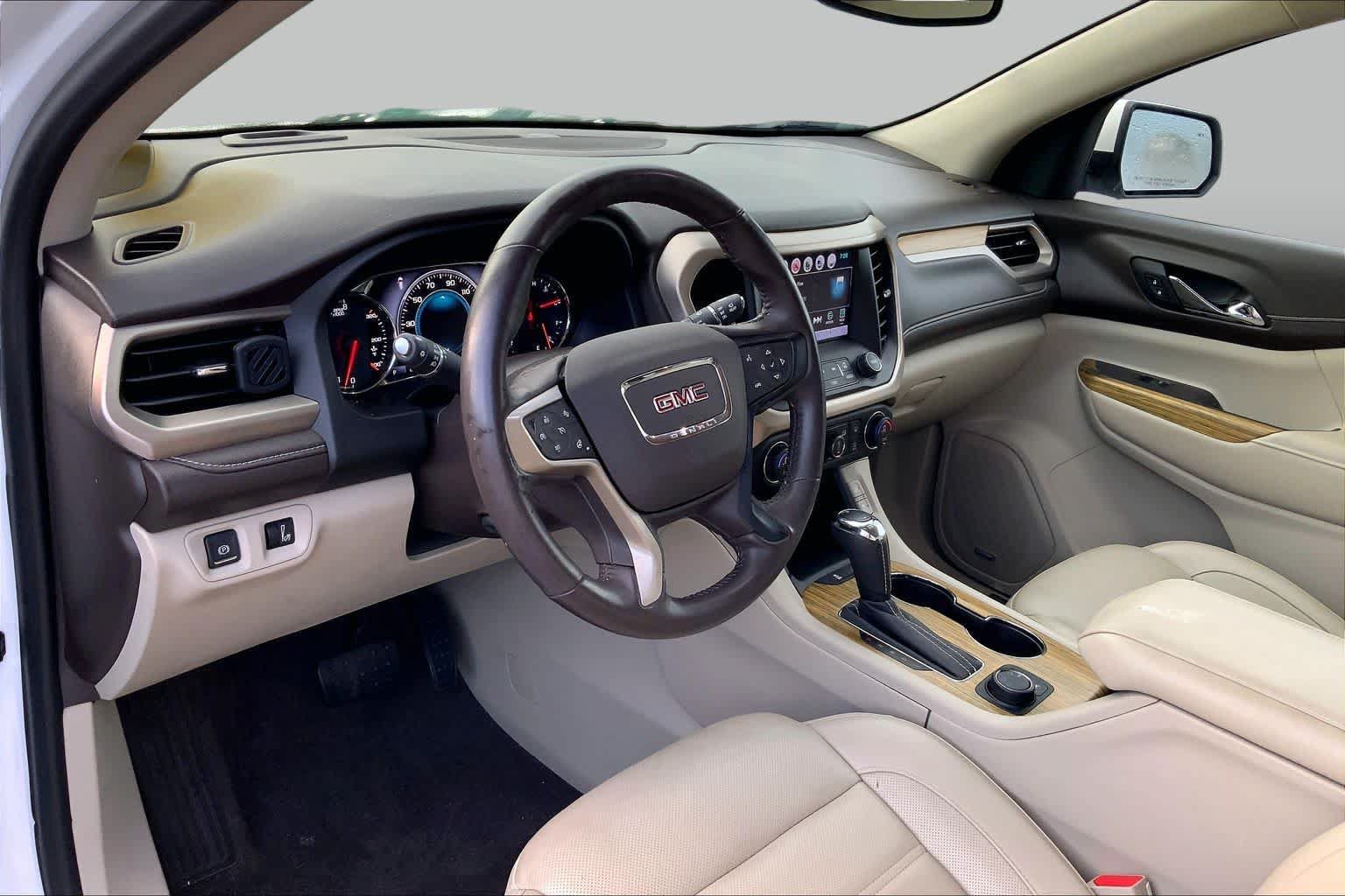 Used 2019 GMC Acadia Denali w/ Technology Package AWD/4WD image 17