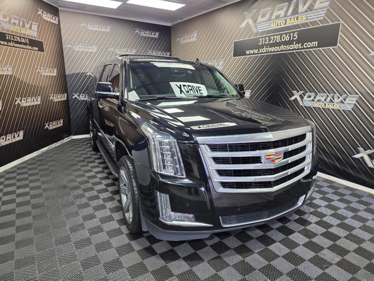 Used 2018 Cadillac Escalade ESV Luxury AWD/4WD image 6