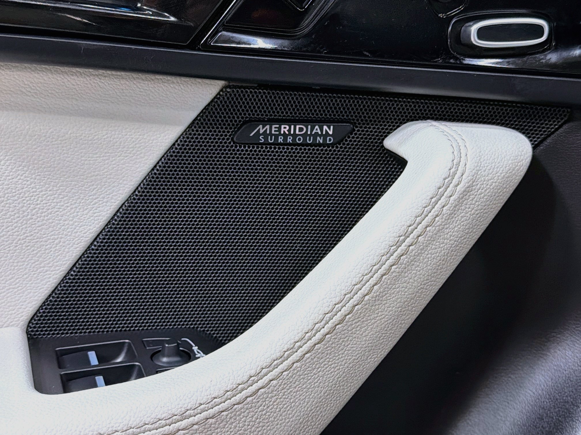 Used 2023 Jaguar F-TYPE R-Dynamic AWD/4WD image 21