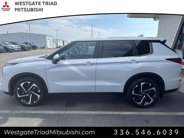 Used 2023 Mitsubishi Outlander SE image 5