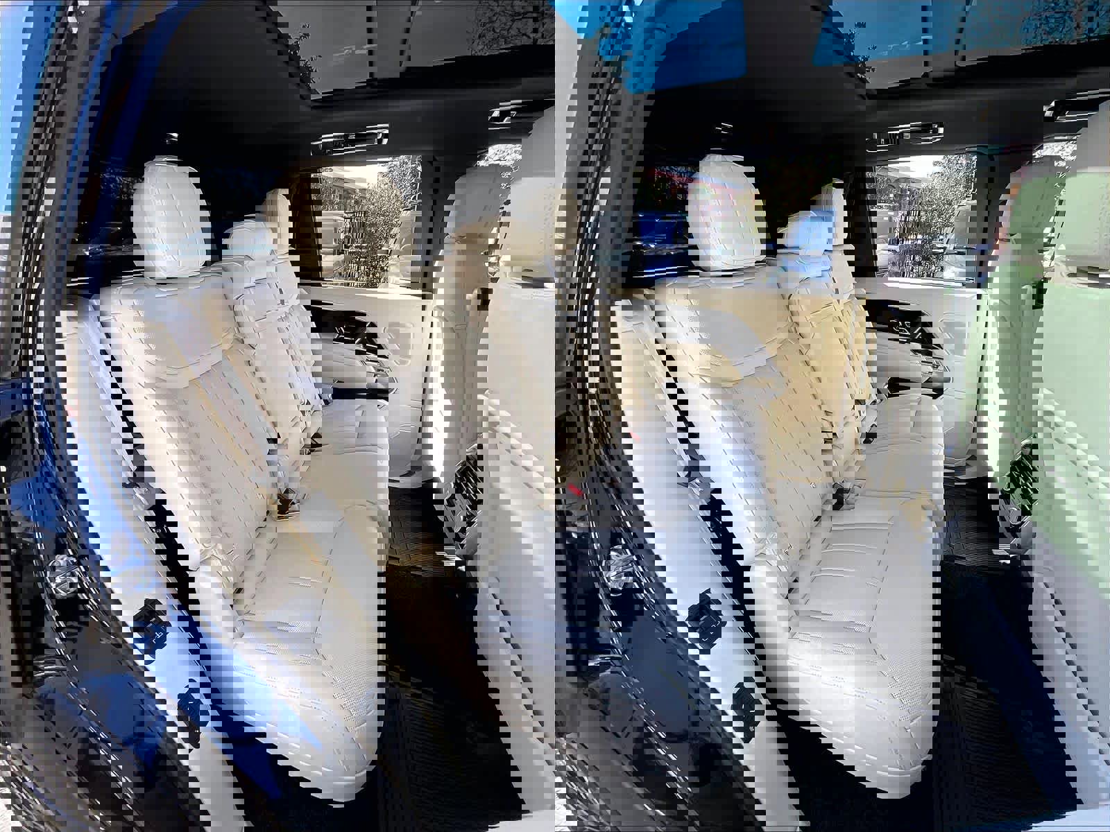 Used 2025 Land Rover Range Rover Long Wheelbase SE image 29